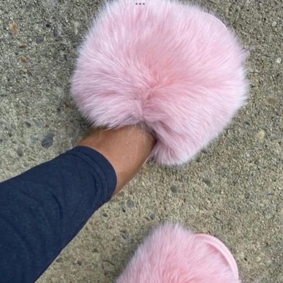 Carnation Real Fur Custom Slides sizes 7.5,8,8.5 only - Picture 1 of 5